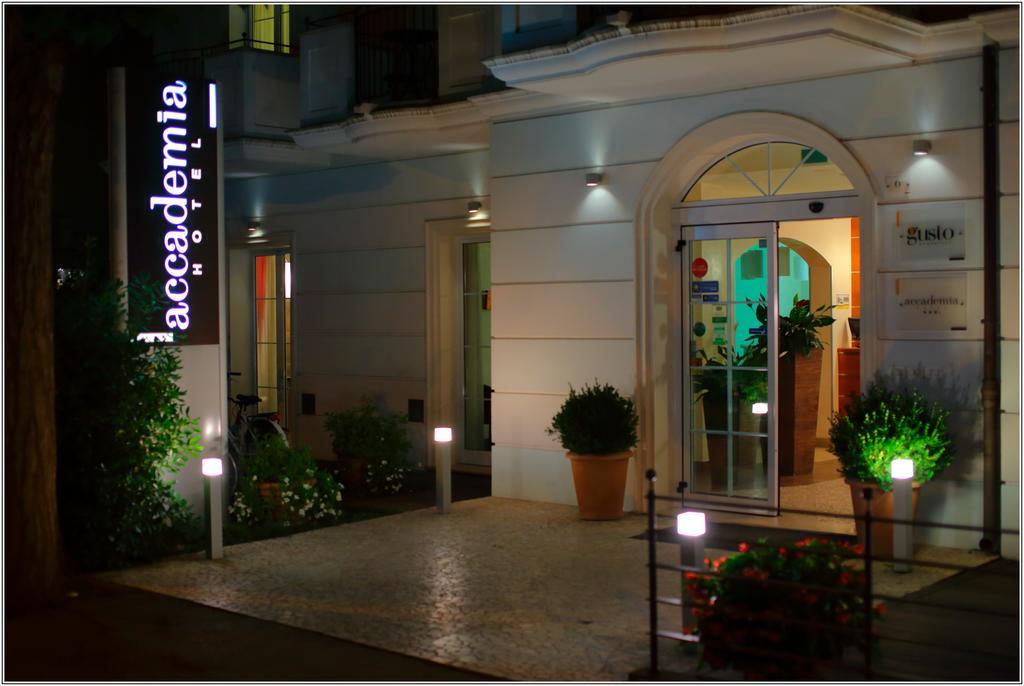 Accademia Hotel Rimini Exteriör bild